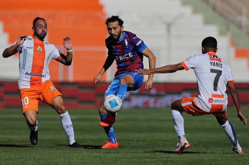 En su último duelo en El Salvador por la Liga de Primera 2025. Foto: Agencia Aton.