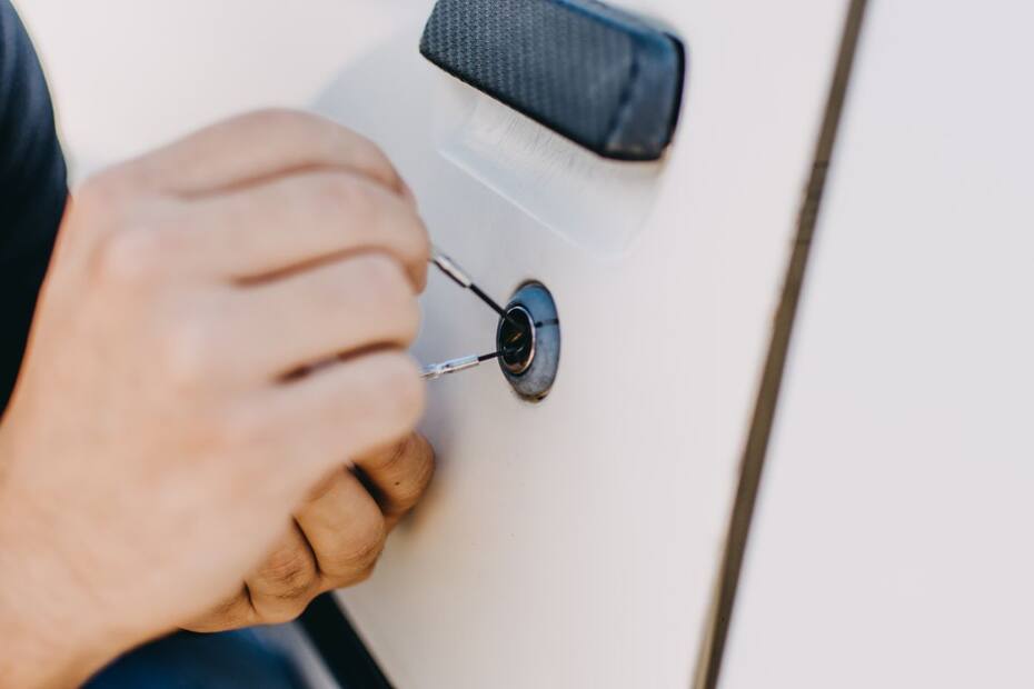 Existe una página donde revisar si el auto tiene encargo por robo