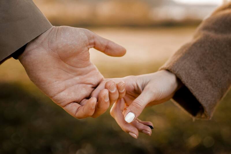 Utilizar distintas aplicaciones, hacer videollamadas y realizar actividades juntos son puntos importantes a tener en cuenta.