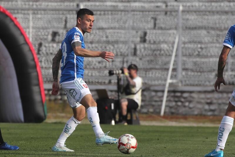 Charles Aránguiz jugó más de 20 minutos en la goleada de la U sobre Palestino. Foto: Aton.