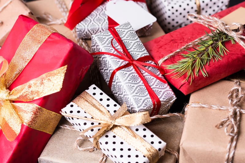 Te enseñamos tres formas creativas de armar tus paquetes con ese toque especial para esta Navidad. Imagen referencial. Créditos: Freepik.