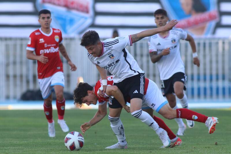jugando por Colo Colo ante Magallanes en el Campeonato Nacional (Foto: Photosport)