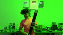 ¡Qué miedo!: Conocido youtuber crea el láser más grande y peligroso del mundo