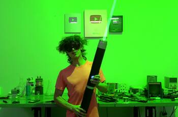 ¡Qué miedo!: Conocido youtuber crea el láser más grande y peligroso del mundo