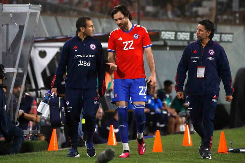 Ben Brereton salió lesionado en el encuentro de La Roja. Foto: Aton.