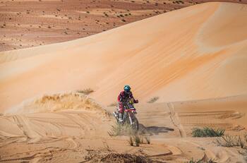Afloja la moto: Cornejo remata noveno en la séptima etapa del Rally Dakar y cede terreno en la general