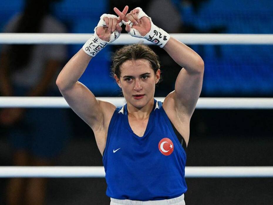 Yildiz Kahraman haciendo el polémico gesto ante Lin Yu-Ting