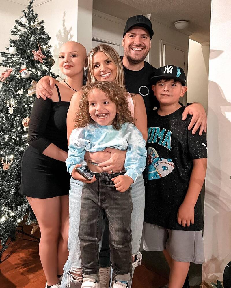 Nicole Pérez y su familia