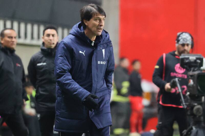El DT en su debut con la UC. Foto: Aton
