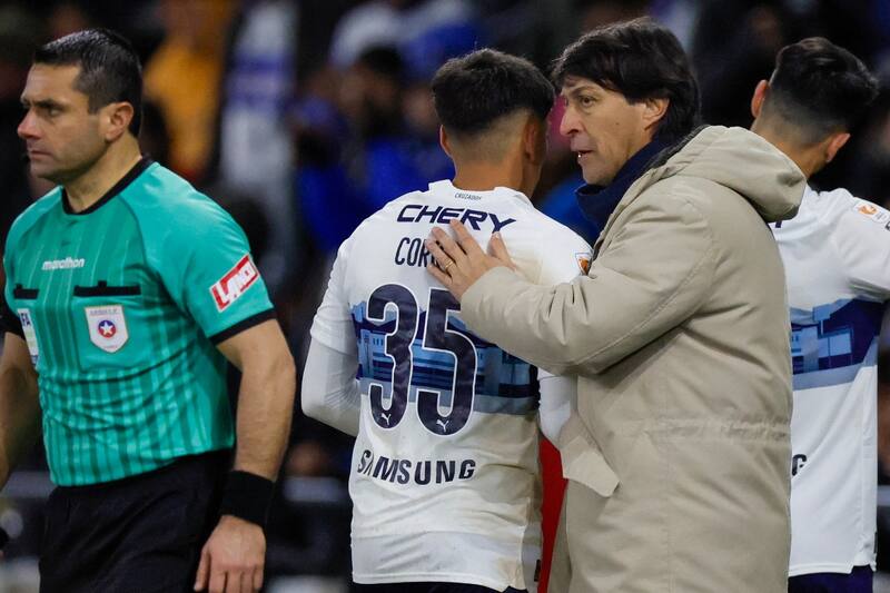 , entrenador de la Universidad Católica. Foto: Agencia Aton.