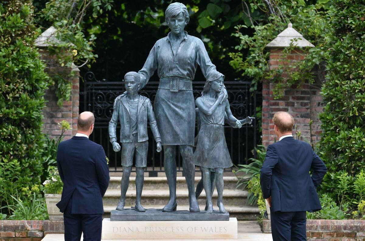 El importante recuerdo que el Príncipe William y Príncipe Harry querían plasmar en la estatua de Lady Diana