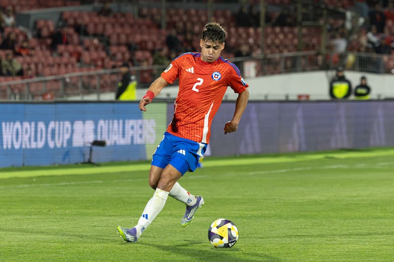 Fue liberado de la Selección Chilena debido a una lesión en sus isquiotibiales, por lo que tampoco podrá jugar con la U. Foto: Felipe Escobedo/En Cancha.