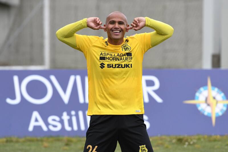 Con 41 años Humberto Suazo es la gran figura y goleador de San Luis de Quillota. (Foto: @sanluis_qta)