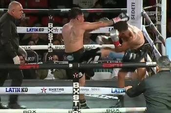 VIDEO | ¡Se volvió loco! Boxeador mexicano lanza una patada en pleno combate