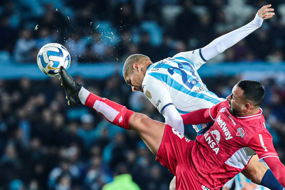 Paolo Guerrero en acción frente a Ñublense de Chillán, en el partido por el Grupo A de la Copa Libertadores jugado en Buenos Aires. Foto: Agencia Aton.