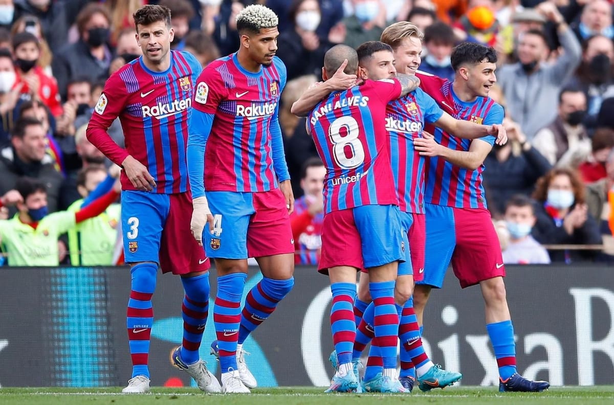 ¿Quién transmite, a qué hora juegan y donde ver por TV FC Barcelona vs Napoli por la Europa League?