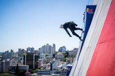 VIDEO | Skater brasileño batió 2 récords mundiales con este lanzamiento a más de 70 metros de altura