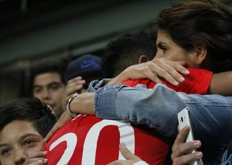 El jugador de la U sufrió el fallecimiento de su madre en abril de 2024.