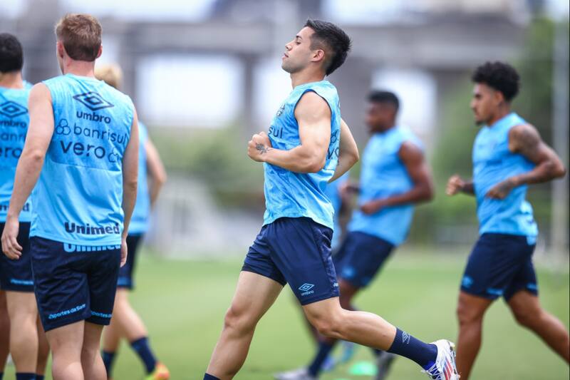 Alexander Aravena tiene ilusionados a los hinchas de Gremio para la campaña 2025. (Foto: @Gremio)