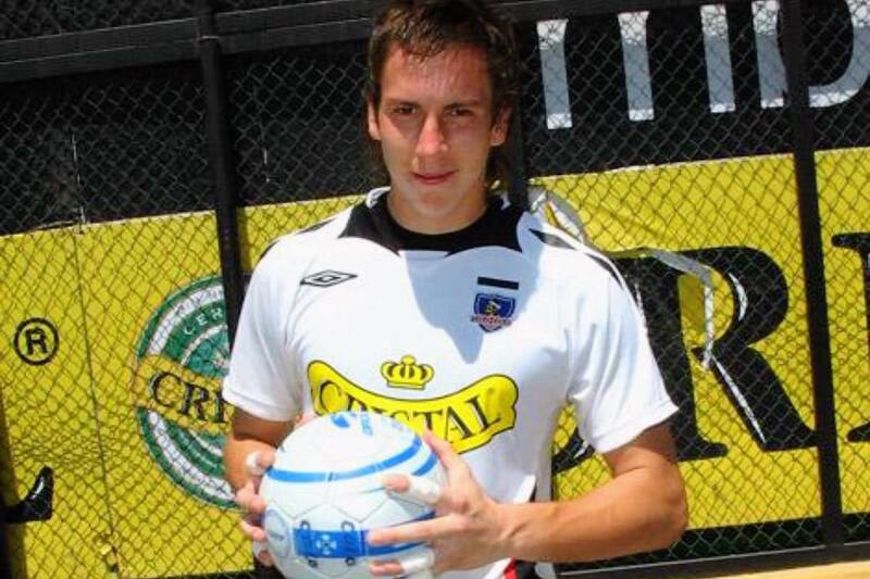 El portero se formó en las divisiones inferiores de Colo Colo.