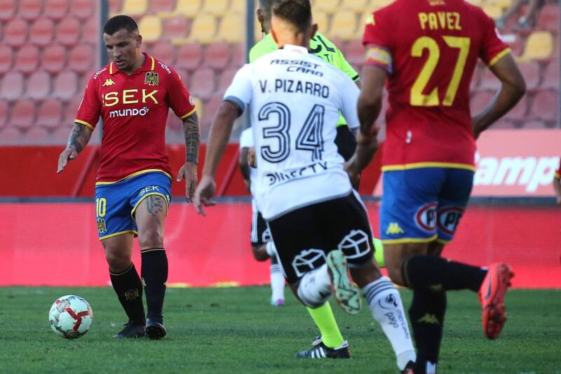 Los hinchas de Unión Española quieren ver a Emiliano Vecchio, pero a precios populares. Jorge Segovia respondió de manera tajante. Foto: Agencia Aton.