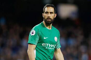 Celtic inclinaría la balanza por Claudio Bravo para la próxima temporada