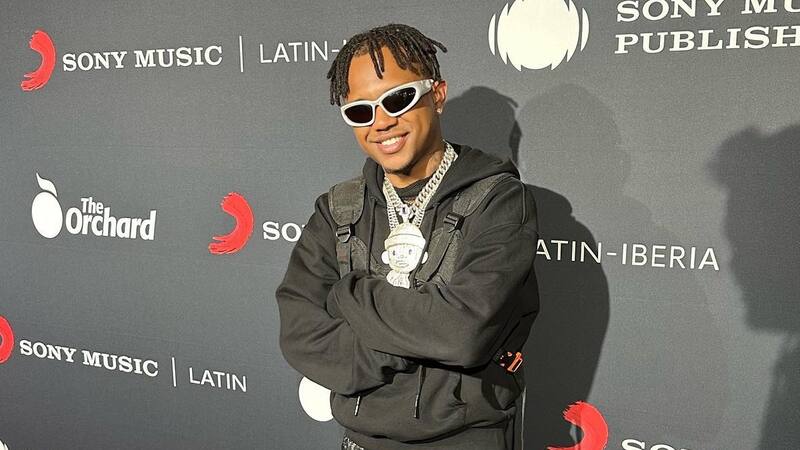 grabó su aparición sorpresa en el cumpleaños de una fanática.