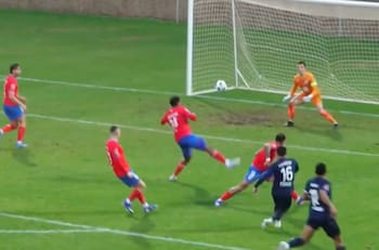 VIDEO | Anhelaba volver: Jordhy Thompson anotó este golazo en Rusia mientras Colo Colo caía feo con Limache