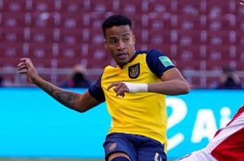 Excapitán del Manchester United se cuadra con Byron Castillo: "Tienes un Mundial por jugar"