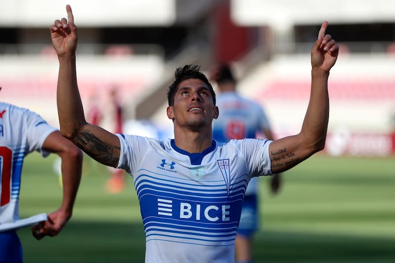 . El Gato con la camiseta de Universidad Católica. Foto: Agencia Aton/Archivo.