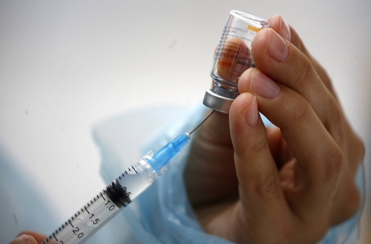 Infectólogo: "La vacuna de Sinovac no ha demostrado disminuir significativamente la tasa de contagio"