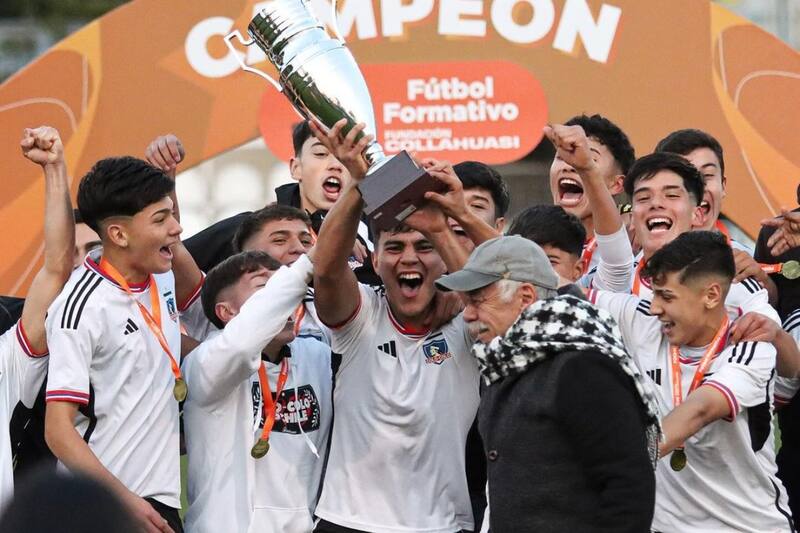Sub-16 logró el campeonato frente a la U. Foto: Colo Colo.
