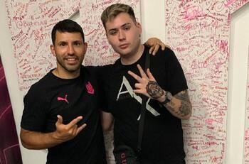 Keznit Deus recibió feroz troleo del "Kun" Agüero tras confesar su fanatismo por Colo Colo