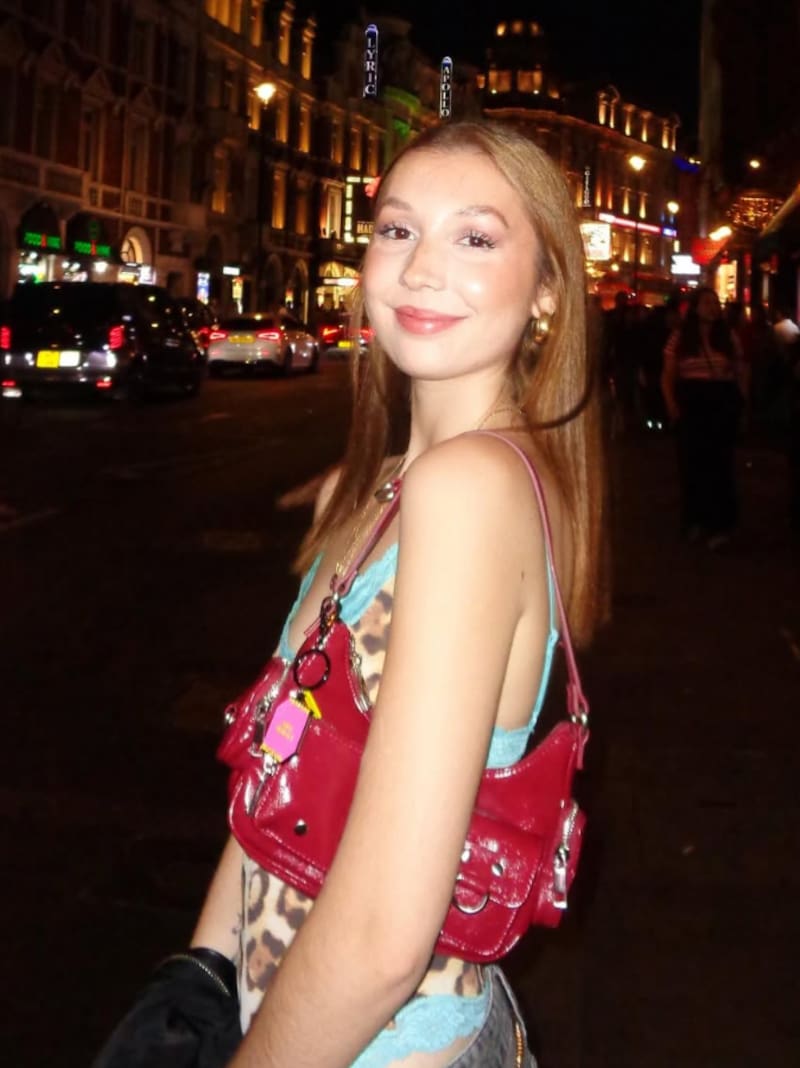 La joven es hija de Mariana Loyola y Álvaro Henríquez.