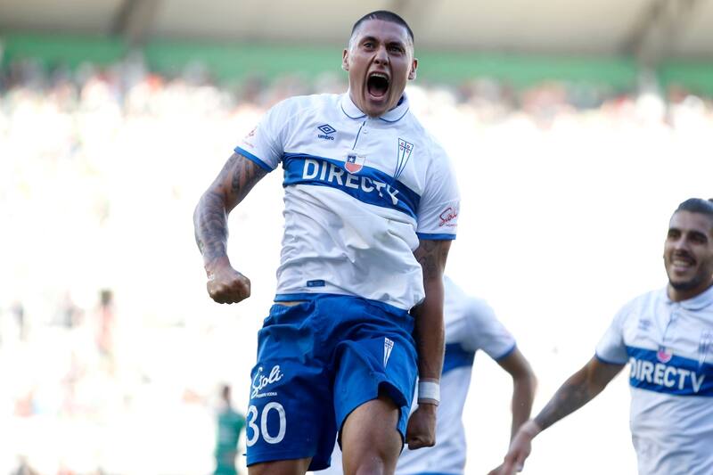 celebrando un gol con Universidad Católica en 2016