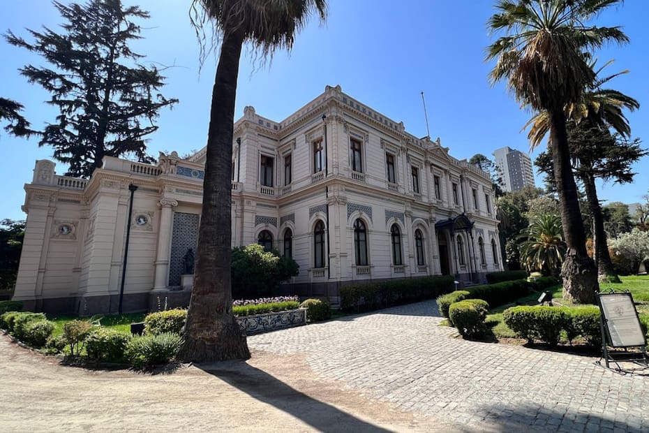 La residencia fue un regalo para la esposa de Luis Cousiño, Isidora Goyenechea.