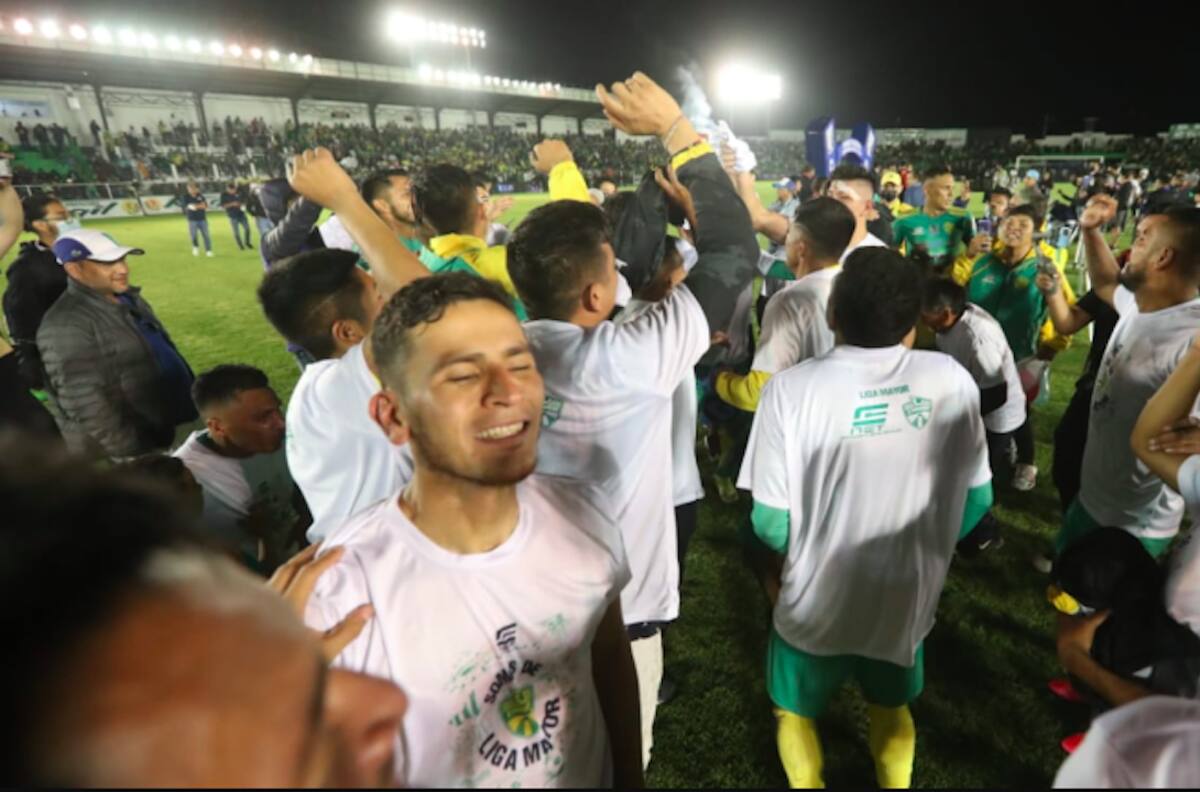 Ídolo de Santiago Wanderers ascendió en el fútbol centroamericano: "Pese a las críticas supo mantener la calma"