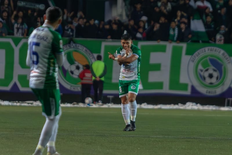 El Velero es puntero de la Primera B. Foto: Deportes Puerto Montt.