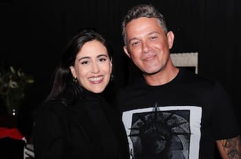 Macarena Ripamonti entregó especial distinción a Alejandro Sanz por su ayuda humanitaria a la Quinta Región