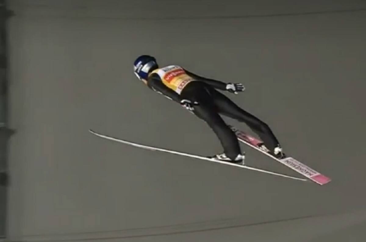 Ryoyu Kobayashi se despachó gran maniobra en prueba de los Cuatro Trampolines