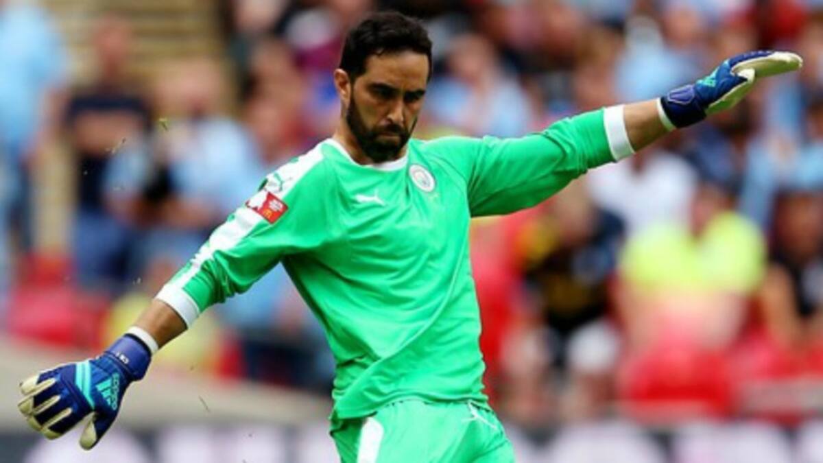¿A la UC? Así reaccionaron los Cruzados a la chance de Claudio Bravo tras dichos de su esposa