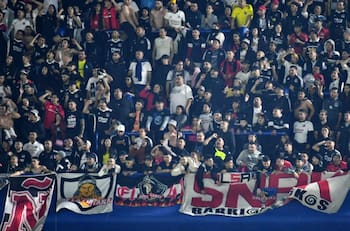 Exigen urgencia a proyecto de ley que prohibe salir del país a hinchas condenados por ley de seguridad en los estadios