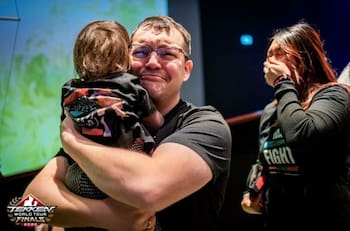 ¡Crack! Padre con dos empleos full time y sin auspicios llegó al Top 4 del mundial de Tekken 7