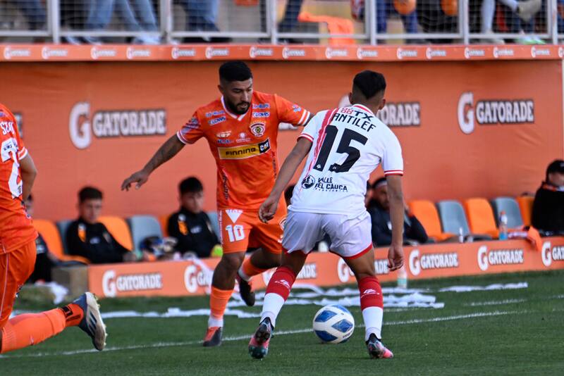 Nicolás Maturana debe volver a Cobreloa, pero Emiliano Astorga no lo tiene considerado. Foto: Aton.