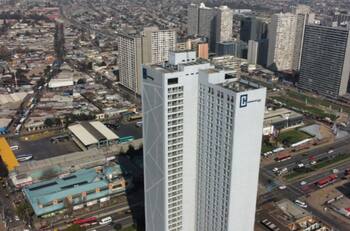 Inmobiliaria chilena al borde de la quiebra por juicio de polémico edificio: Gastos superan los $4 mil millones