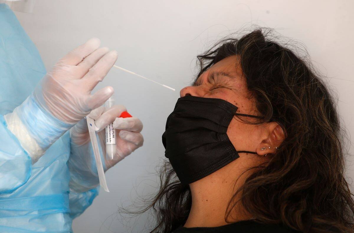 Informe Covid 19: Se registró una baja en los casos nuevos y en la positividad en Chile