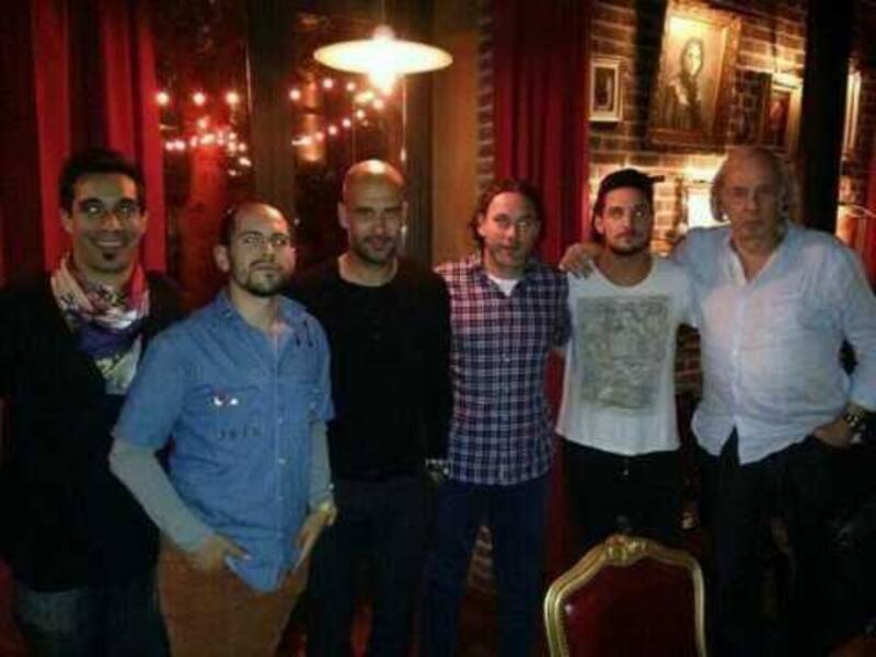 Guardiola compartiendo una cena con Menotti en Buenos Aires.