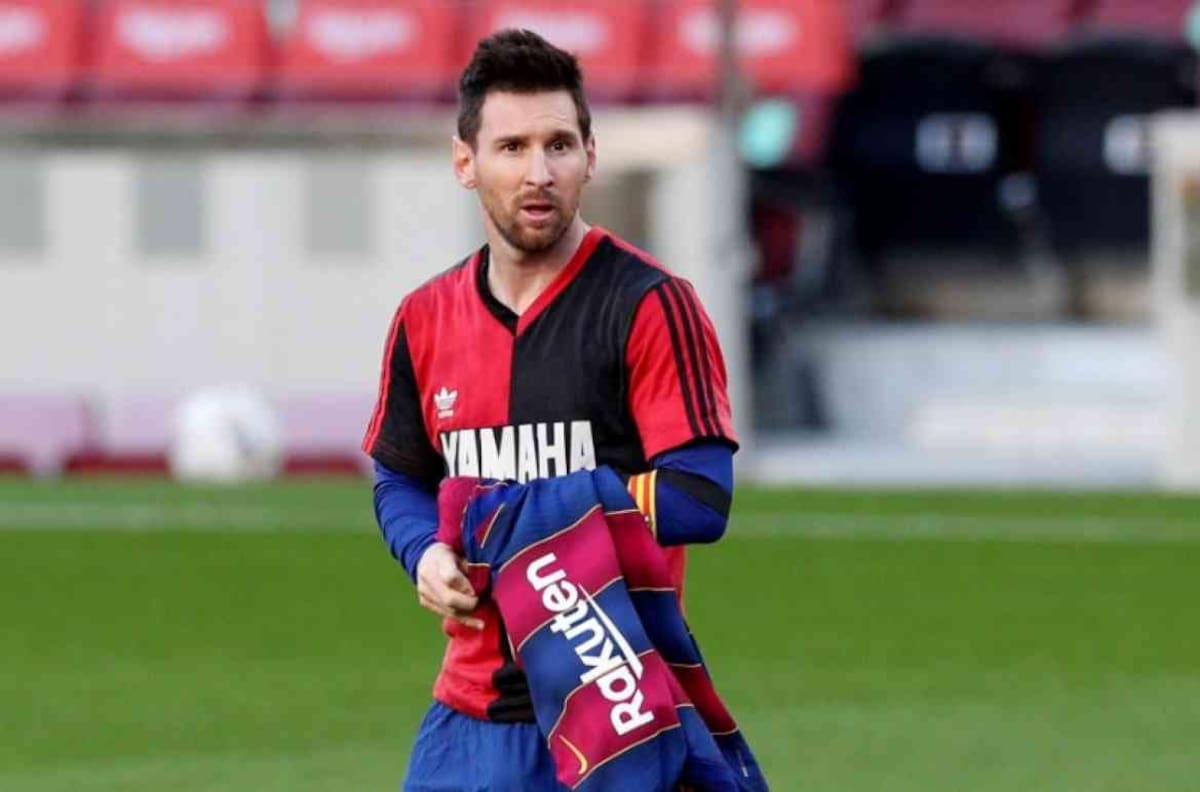 Newell's venderá reedición de la camiseta de Maradona que lució Lionel Messi