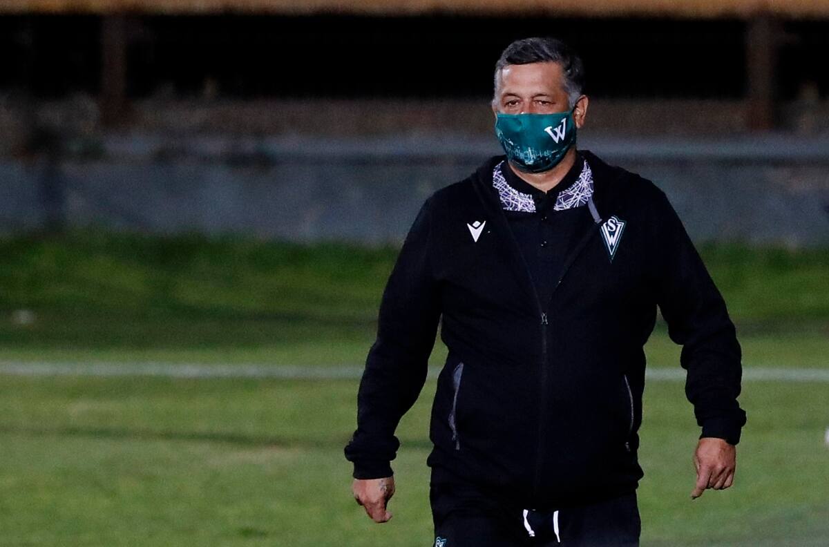 Problemas para Ronald Fuentes: Refuerzo de Santiago Wanderers no ha podido ser dado de alta