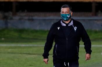 Problemas para Ronald Fuentes: Refuerzo de Santiago Wanderers no ha podido ser dado de alta